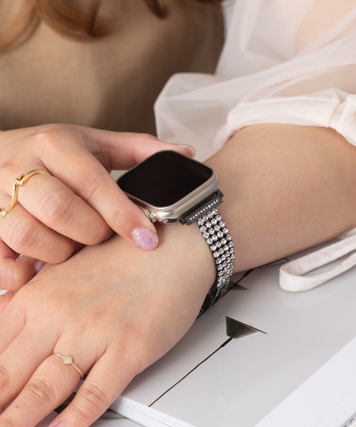 emonique(エモニーク)の「ステンレス製 Apple Watch バンド スマートウォッチバンド【38/40/41/42/44/45/49mm対応】(デジタル腕時計・レディース・ブラック/シルバー/ピンクゴールド・42/38)」の2枚目の写真