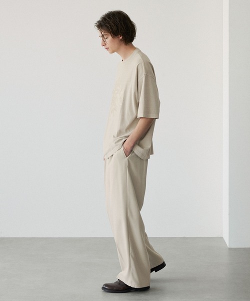 EMMA CLOTHES（エマクローズ）の「ピグメントオーバーダイフラワー刺繍ヘビーウェイトTシャツ EMMA CLOTHES 2024SS（Tシャツ/カットソー・メンズ・チャコール/グレイッシュベージュ/ダークネイビー・L/M）」の5枚目の写真