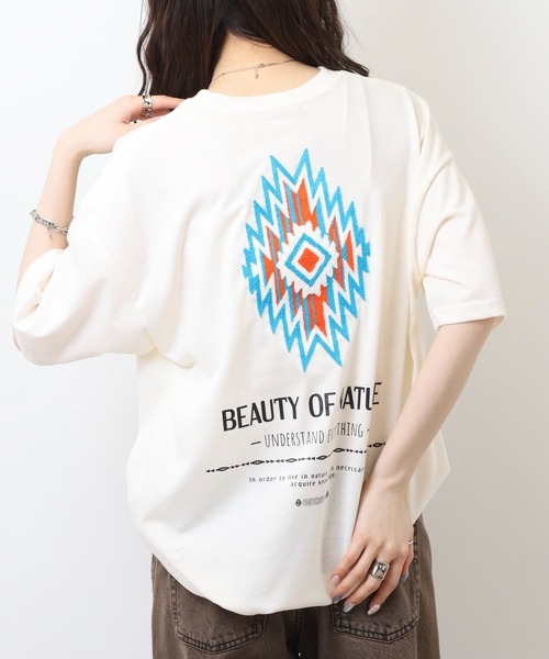 FUNALIVE(ファンアライブ)の「サガラ刺繍オーバーサイズTシャツ UVカット&COOL&DRY 半袖(Tシャツ/カットソー・メンズ・ブラック/ホワイト系その他2/ライトグレー/ブルー/オフホワイト/ブラック系その他2/ブラウン/ミント/スミクロ/ダークブルー/ホワイト系その他3/ダークグリーン/ダークネイビー/ライトグリーン系1/ホワイト系1/ブラック系その他4/ブラウン系1/ラベンダー/ホワイト系その他4/ブラック系その他3/ブラック系その他5/ダークグリーン系1/ホワイト系その他5/ブラック系1・M/L/LL)」の2枚目の写真