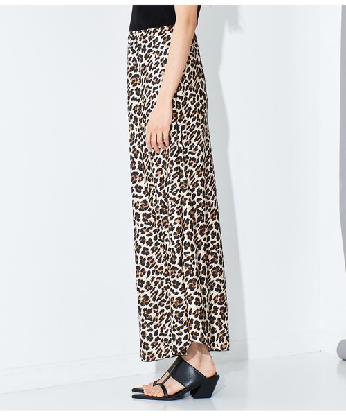 Settimissimo（セッティミッシモ）の「ITALY サテン レオパードプリント ロングスカート（スカート・レディース・ブラウン・FREE）」の2枚目の写真