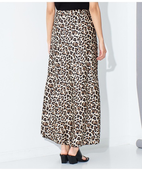 Settimissimo（セッティミッシモ）の「ITALY サテン レオパードプリント ロングスカート（スカート・レディース・ブラウン・FREE）」の3枚目の写真