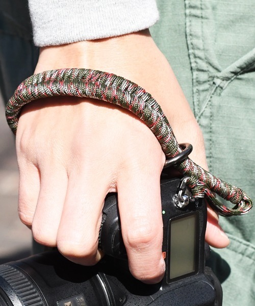 Fun & Daily（ファンアンドデイリー）の「F&D : コードシングルカメラストラップ（カメラ/カメラグッズ・メンズ・レッド系その他/グリーン系その他/ブラック/グリーン/グレー・FREE）」の4枚目の写真