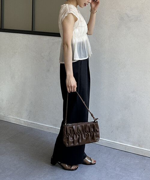 Thevon（ゼボン）の「シャーリングシアーフレンチブラウス（シャツ/ブラウス・レディース・アイボリー/ブラック/オリーブ/ベージュ・FREE）」の8枚目の写真