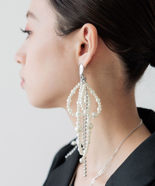 【Self-Portrait】華やかパール×リボンロングピアス HARE(ハレ)の「パールリボンピアス(HAERE)(ピアス(両耳用