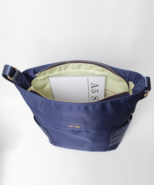 美品LAURA ASHLEY ネイビー LWM3000-09 マルチバッグ LAURA ASHLEY ナイロン 軽量 撥水加工 ショルダーバッグ 花柄
