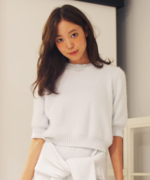 dazzlin(ダズリン)の「アンゴラハーフスリーブトップス(ニット/セーター・レディース・ホワイト/ピンク/ブルー/グレー・FREE)」の4枚目の写真