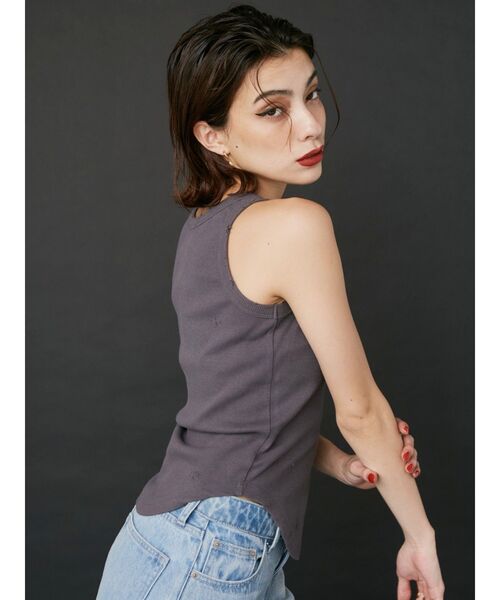 EVRIS(エヴリス)の「クラッシュデザイン刺繍タンクトップ(タンクトップ・レディース・ホワイト/ブルー/ブラック・FREE)」の4枚目の写真