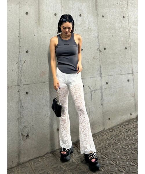 EVRIS(エヴリス)の「クラッシュデザイン刺繍タンクトップ(タンクトップ・レディース・ホワイト/ブルー/ブラック・FREE)」の9枚目の写真