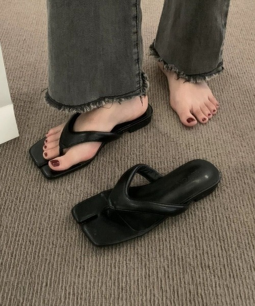 Vipoa(ヴィポア)の「tabi tongs sandal(サンダル・レディース・ブラック/レッド/シルバー/アイボリー・MEDIUM/LARGE/SMALL)」の6枚目の写真
