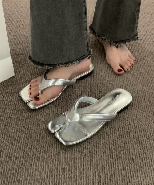 Vipoa(ヴィポア)の「tabi tongs sandal(サンダル・レディース・ブラック/レッド/シルバー/アイボリー・MEDIUM/LARGE/SMALL)」の10枚目の写真