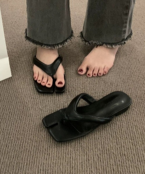 Vipoa(ヴィポア)の「tabi tongs sandal(サンダル・レディース・ブラック/レッド/シルバー/アイボリー・MEDIUM/LARGE/SMALL)」の7枚目の写真