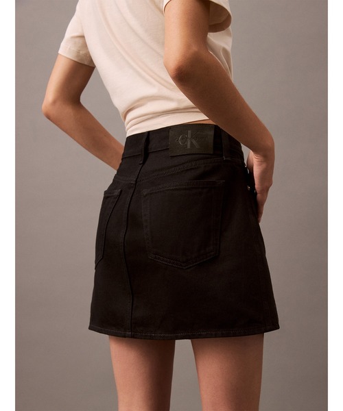 Calvin Klein（カルバン・クライン）の「デニムクラシックミニスカート（スカート・レディース・ブラック・24/25/26）」の10枚目の写真