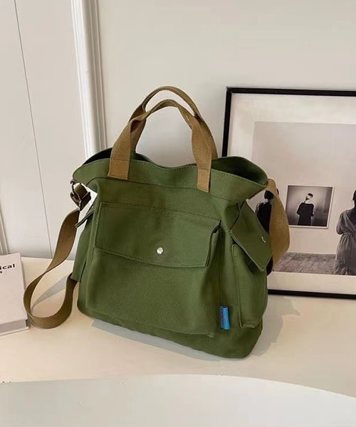 gossip!ロサンゼルス(ゴシップロサンゼルス)の「大容量 A4収納可能 通勤バッグキャンパスショルダーバッグ(ショルダーバッグ・レディース・オフホワイト/ブラック/カーキ・FREE)」の10枚目の写真