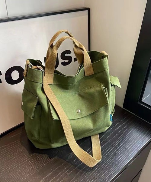 gossip!ロサンゼルス(ゴシップロサンゼルス)の「大容量 A4収納可能 通勤バッグキャンパスショルダーバッグ(ショルダーバッグ・レディース・オフホワイト/ブラック/カーキ・FREE)」の14枚目の写真