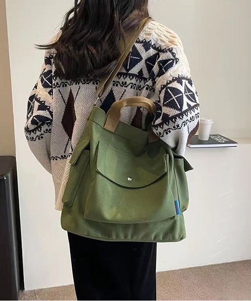 gossip!ロサンゼルス(ゴシップロサンゼルス)の「大容量 A4収納可能 通勤バッグキャンパスショルダーバッグ(ショルダーバッグ・レディース・オフホワイト/ブラック/カーキ・FREE)」の12枚目の写真