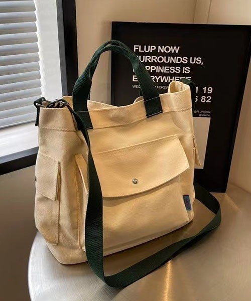 gossip!ロサンゼルス(ゴシップロサンゼルス)の「大容量 A4収納可能 通勤バッグキャンパスショルダーバッグ(ショルダーバッグ・レディース・オフホワイト/ブラック/カーキ・FREE)」の20枚目の写真