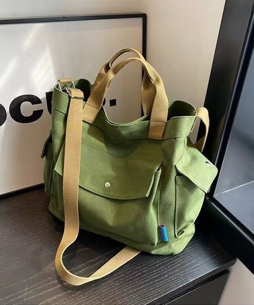 gossip!ロサンゼルス(ゴシップロサンゼルス)の「大容量 A4収納可能 通勤バッグキャンパスショルダーバッグ(ショルダーバッグ・レディース・オフホワイト/ブラック/カーキ・FREE)」の13枚目の写真