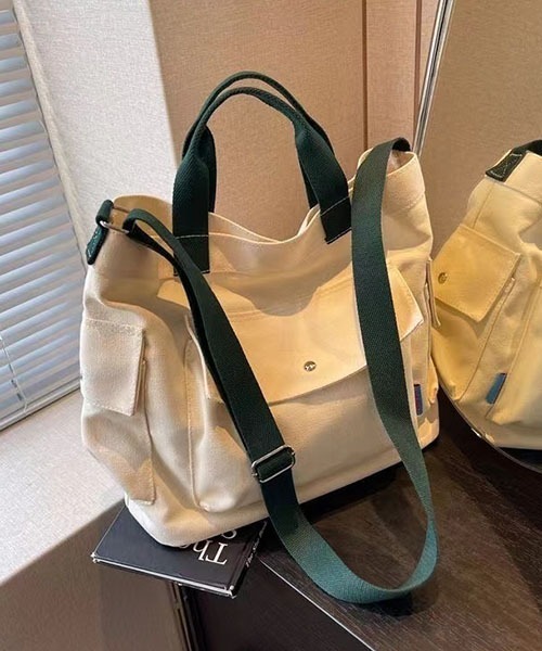 gossip!ロサンゼルス(ゴシップロサンゼルス)の「大容量 A4収納可能 通勤バッグキャンパスショルダーバッグ(ショルダーバッグ・レディース・オフホワイト/ブラック/カーキ・FREE)」の19枚目の写真