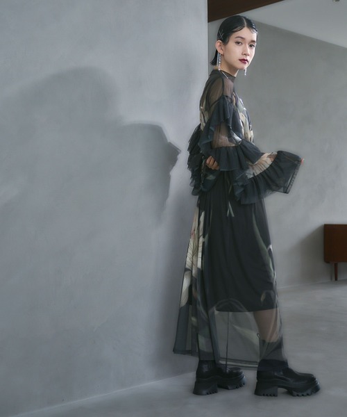 トロワドゥアン 花柄 フリル ワンピース シアー ブルー お呼ばれ ゆったり 花柄ドッキングロングワンピース[品番：RJTW0002427]｜ROJITA