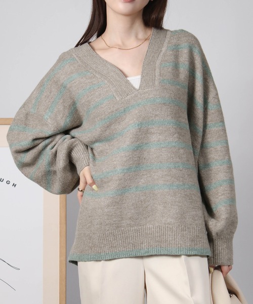 Social GIRL(ソーシャルガール)の「Vネック ボーダー ニット プルオーバー(ニット/セーター・レディース・ベージュ系その他/ホワイト系その他/チャコール/ブルー系その他/グレイッシュベージュ・FREE)」の4枚目の写真