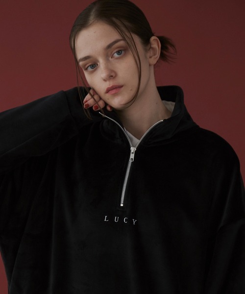 LUCY(ルーシー)の「LUCY/マイクロシャギーワンポイントハーフZIPプルオーバー(スウェット・メンズ・ライトグレー/ブラック・MEDIUM/LARGE)」の2枚目の写真