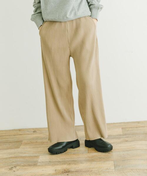 ITEMS URBANRESEARCH(アイテムズ アーバンリサーチ)の「プリーツシャーリングパンツ(その他パンツ・レディース・ホワイト系その他/ベージュ/グレー/ブラック・FREE)」の1枚目の写真