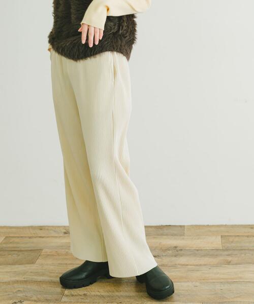 ITEMS URBANRESEARCH(アイテムズ アーバンリサーチ)の「プリーツシャーリングパンツ(その他パンツ・レディース・ホワイト系その他/ベージュ/グレー/ブラック・FREE)」の8枚目の写真