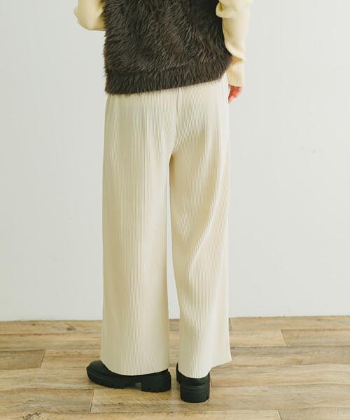 ITEMS URBANRESEARCH(アイテムズ アーバンリサーチ)の「プリーツシャーリングパンツ(その他パンツ・レディース・ホワイト系その他/ベージュ/グレー/ブラック・FREE)」の9枚目の写真