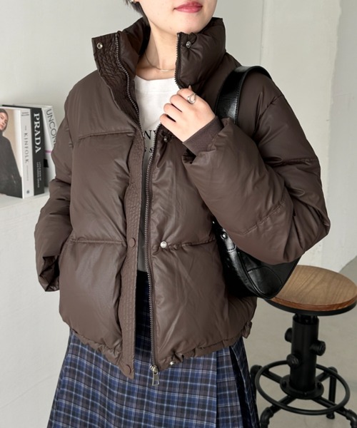 CLEA（クレア）の「マットショート丈スタンドカラーダウンブルゾン（ダウンジャケット/コート・レディース・ブラウン/アイボリー/ブラック/カーキ・FREE）」の8枚目の写真