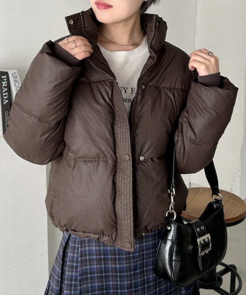 CLEA（クレア）の「マットショート丈スタンドカラーダウンブルゾン（ダウンジャケット/コート・レディース・ブラウン/アイボリー/ブラック/カーキ・FREE）」の9枚目の写真