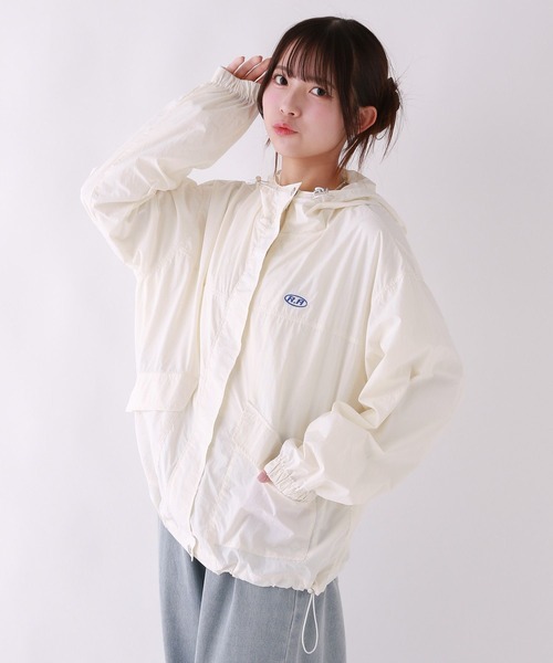 repipi armario(レピピ アルマリオ)の「ライトマウンテンパーカー(マウンテンパーカー・キッズ・その他/ブラック/ホワイト・LARGE/MEDIUM/SMALL)」の1枚目の写真
