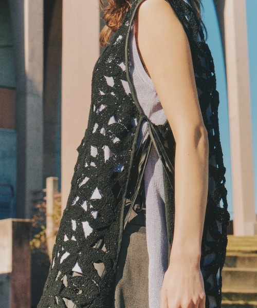 LA BELLE ETUDE(ラベルエチュード)の「サイドオープンフラワーモチーフレースチュニック(シャツ/ブラウス・レディース・ブラック・FREE)」の5枚目の写真