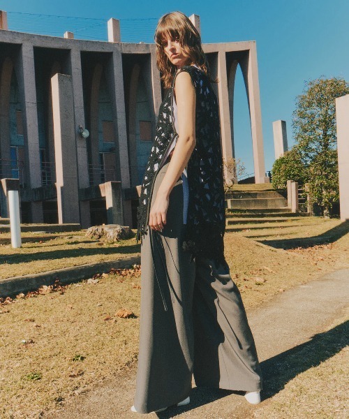 LA BELLE ETUDE(ラベルエチュード)の「サイドオープンフラワーモチーフレースチュニック(シャツ/ブラウス・レディース・ブラック・FREE)」の7枚目の写真