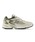 New Balance�i�j���[�o�����X�j�́u725�i�X�j�[�J�[�j�v�b�z���C�g×�J�[�L�u���E��