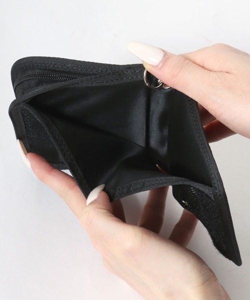 Lee(リー)の「Lee/リー ロゴ ワンポイント刺繍 ラウンドファスナー ウォレット ネックストラップ付き/財布二つ折り/レディース メンズ(財布・レディース・ブラック×ブルー/ブラック×グリーン/ブラック×ブラック/ブラック×レッド・FREE)」の19枚目の写真