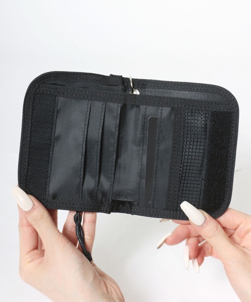 Lee(リー)の「Lee/リー ロゴ ワンポイント刺繍 ラウンドファスナー ウォレット ネックストラップ付き/財布二つ折り/レディース メンズ(財布・レディース・ブラック×ブルー/ブラック×グリーン/ブラック×ブラック/ブラック×レッド・FREE)」の16枚目の写真