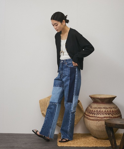 SALON adam et rope'（サロン アダム エ ロペ）の「ドライコットンメタル釦浅Vネックカーディガン（カーディガン/ボレロ・レディース・ホワイト/ブラック/イエロー系その他3・FREE）」の6枚目の写真