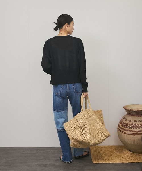 SALON adam et rope'（サロン アダム エ ロペ）の「ドライコットンメタル釦浅Vネックカーディガン（カーディガン/ボレロ・レディース・ホワイト/ブラック/イエロー系その他3・FREE）」の7枚目の写真