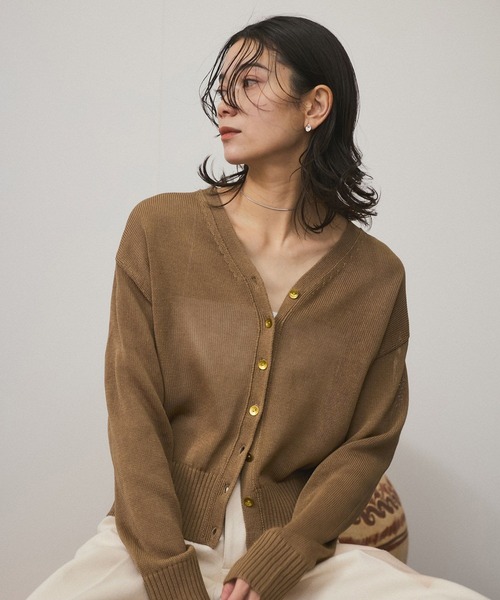 SALON adam et rope'（サロン アダム エ ロペ）の「ドライコットンメタル釦浅Vネックカーディガン（カーディガン/ボレロ・レディース・ホワイト/ブラック/イエロー系その他3・FREE）」の13枚目の写真