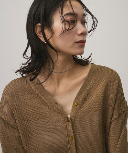 SALON adam et rope'（サロン アダム エ ロペ）の「ドライコットンメタル釦浅Vネックカーディガン（カーディガン/ボレロ・レディース・ホワイト/ブラック/イエロー系その他3・FREE）」の14枚目の写真