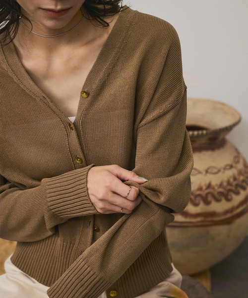 SALON adam et rope'（サロン アダム エ ロペ）の「ドライコットンメタル釦浅Vネックカーディガン（カーディガン/ボレロ・レディース・ホワイト/ブラック/イエロー系その他3・FREE）」の15枚目の写真