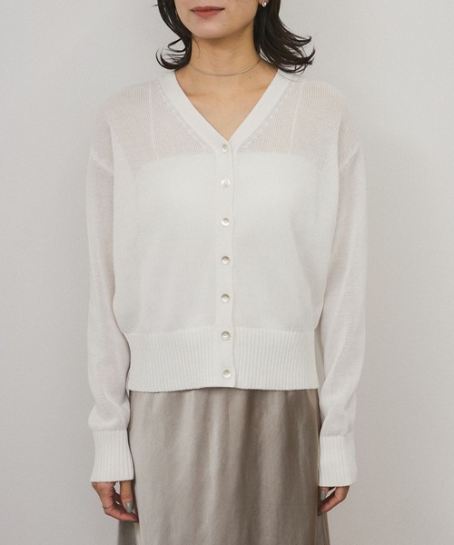 SALON adam et rope'（サロン アダム エ ロペ）の「ドライコットンメタル釦浅Vネックカーディガン（カーディガン/ボレロ・レディース・ホワイト/ブラック/イエロー系その他3・FREE）」の16枚目の写真