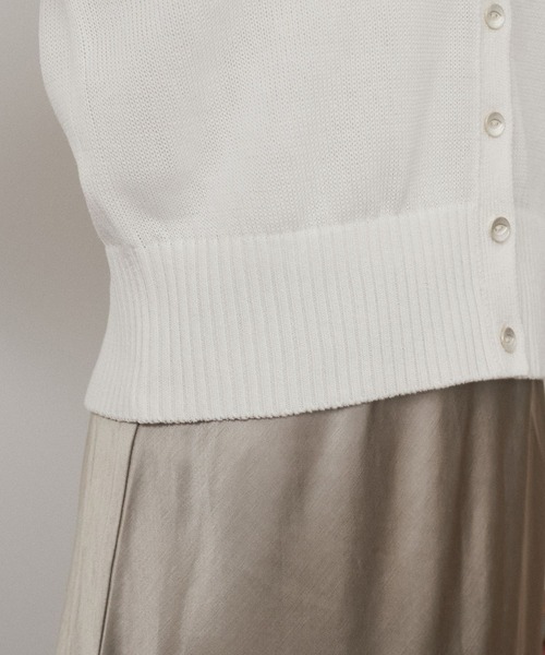 SALON adam et rope'（サロン アダム エ ロペ）の「ドライコットンメタル釦浅Vネックカーディガン（カーディガン/ボレロ・レディース・ホワイト/ブラック/イエロー系その他3・FREE）」の21枚目の写真