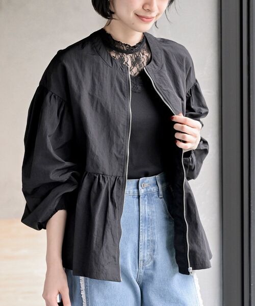 rps（アールピーエス）の「ペプラムジップジャケット（ブルゾン・レディース・グレイッシュベージュ/アイボリー/ブラック・フリー）」の2枚目の写真