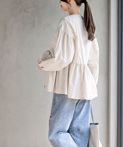 rps（アールピーエス）の「ペプラムジップジャケット（ブルゾン・レディース・グレイッシュベージュ/アイボリー/ブラック・フリー）」の5枚目の写真