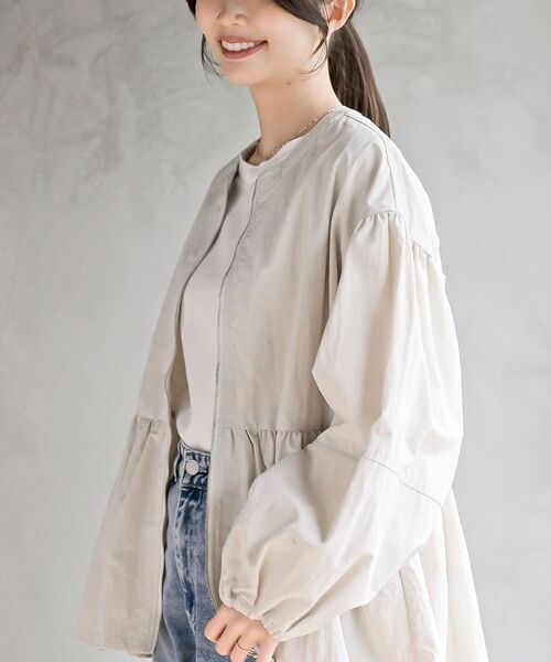 rps（アールピーエス）の「ペプラムジップジャケット（ブルゾン・レディース・グレイッシュベージュ/アイボリー/ブラック・フリー）」の9枚目の写真