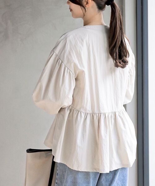 rps（アールピーエス）の「ペプラムジップジャケット（ブルゾン・レディース・グレイッシュベージュ/アイボリー/ブラック・フリー）」の10枚目の写真