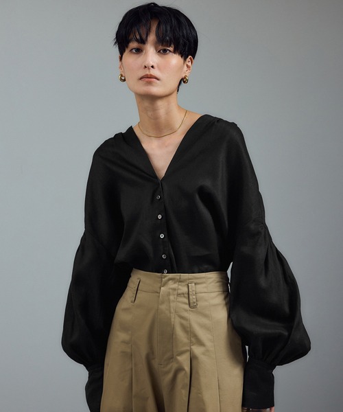 SALON adam et rope'（サロン アダム エ ロペ）の「リネンスキッパーギャザーブラウス［GENTLE LINEN］（シャツ/ブラウス・レディース・ブルー/グレー/ホワイト/グレー系その他/ブラック・FREE）」の6枚目の写真