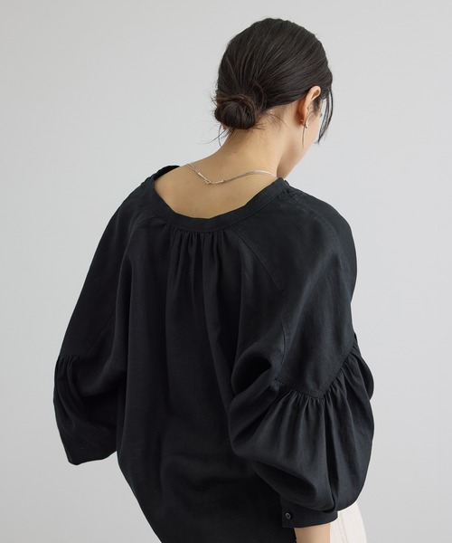 SALON adam et rope'（サロン アダム エ ロペ）の「リネンスキッパーギャザーブラウス［GENTLE LINEN］（シャツ/ブラウス・レディース・ブルー/グレー/ホワイト/グレー系その他/ブラック・FREE）」の7枚目の写真