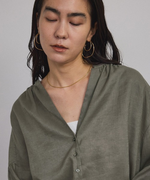 SALON adam et rope'（サロン アダム エ ロペ）の「リネンスキッパーギャザーブラウス［GENTLE LINEN］（シャツ/ブラウス・レディース・ブルー/グレー/ホワイト/グレー系その他/ブラック・FREE）」の9枚目の写真